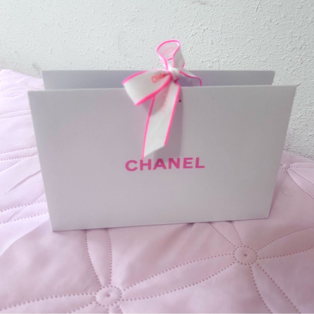 CHANEL Gift Bag